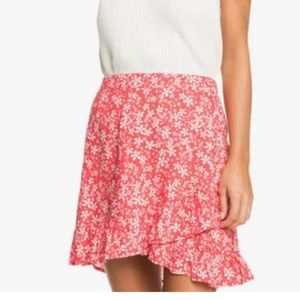 Roxy Face to Love Red and White Floral Ruffle Mini Skirt